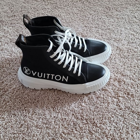Louis Vuitton Sneakers size 40 - Picture 2 of 6